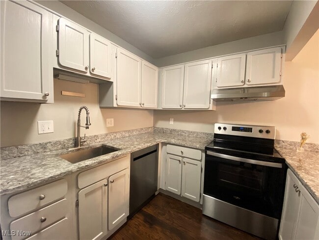 property at 1480 Cedarwood Dr