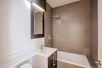21 Montrose Ave in Brooklyn, NY - Building Photo - Building Photo