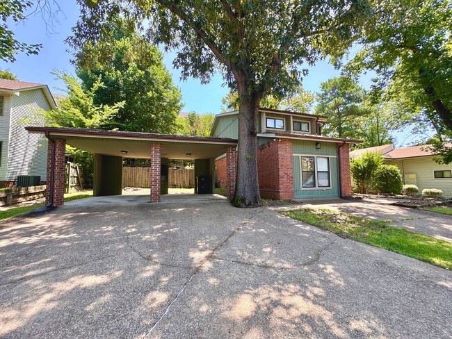 property at 9 Tanglewood Dr