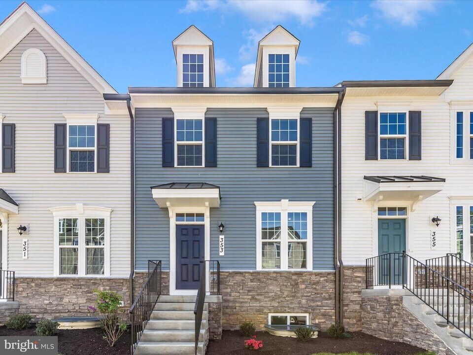 353 Marquis St in Frederick, MD - Building Photo