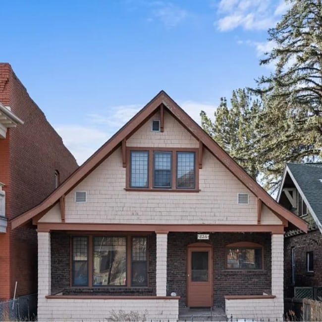 property at 826 W Silver St