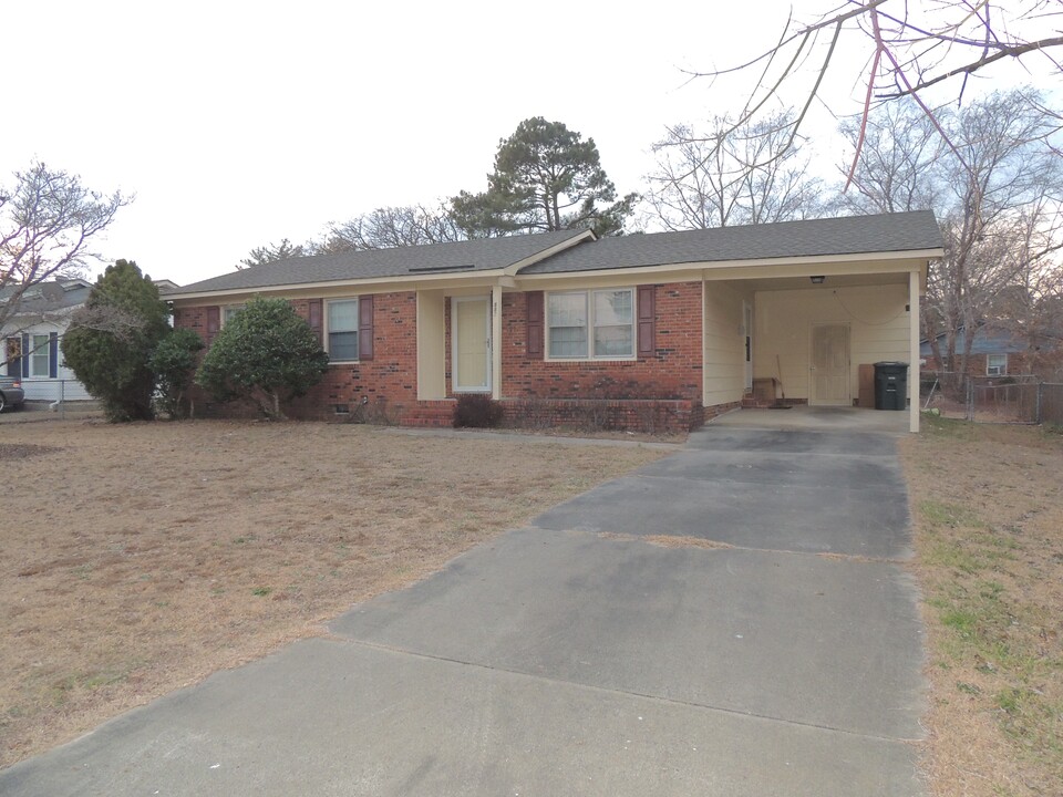 882 Sunbury Dr in Fayetteville, NC - Building Photo