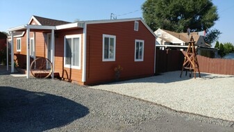 3242 Hilyard Ave in Klamath Falls, OR - Building Photo