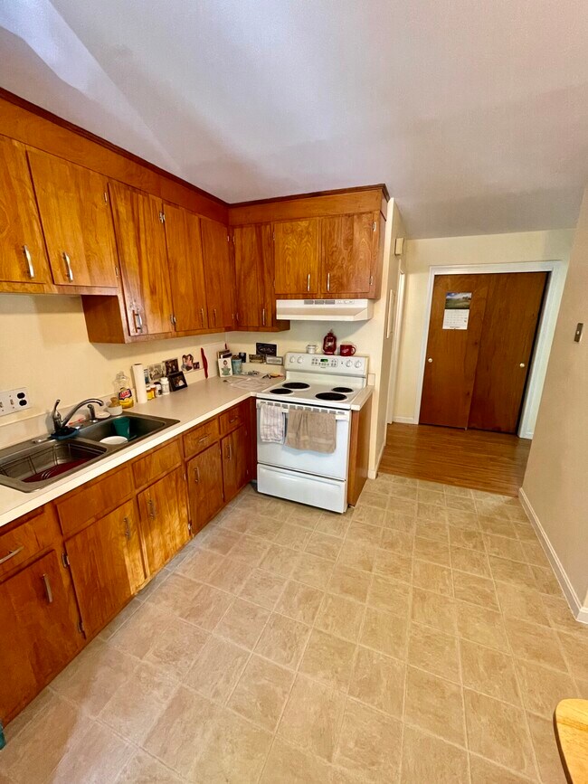 1298 Main St Rentals in Holden, MA