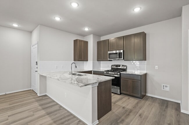 1135 Hugh Lndg Rd in Houston, TX - Building Photo - Building Photo