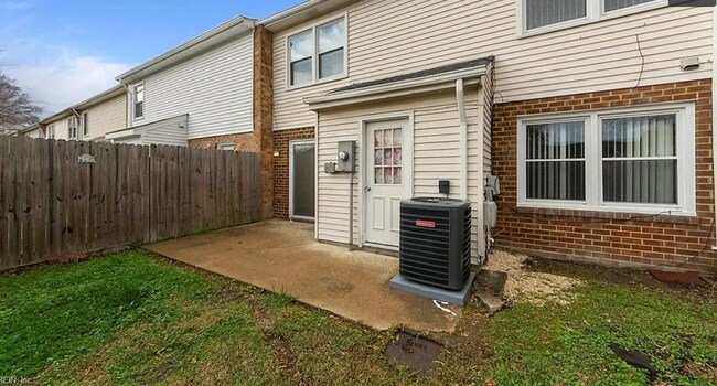 4751 Old Hickory Rd in Virginia Beach, VA - Building Photo - Building Photo