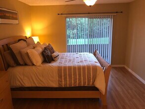 1001 Normandy Trace Rd in Tampa, FL - Building Photo - Building Photo