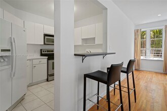 1018 Meridian Ave in Miami Beach, FL - Building Photo - Building Photo