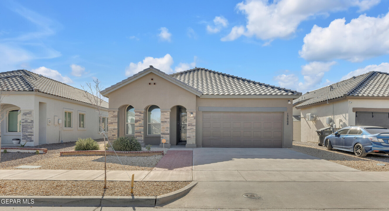 13668 Beobridge Ave in Horizon City, TX - Building Photo