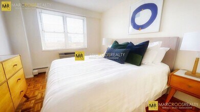 235 Freeman St, Unit 917 in Brookline, MA - Building Photo - Building Photo