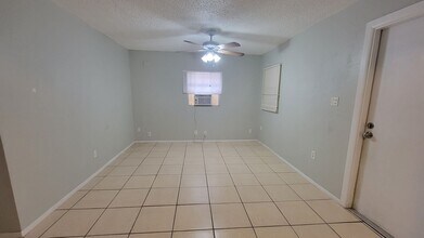 3731 Papai Dr in Sarasota, FL - Building Photo - Building Photo