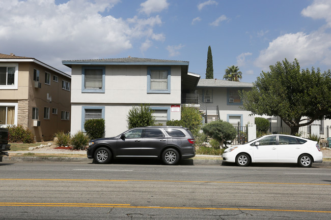 20533 Vanowen St in Winnetka, CA - Foto de edificio - Building Photo