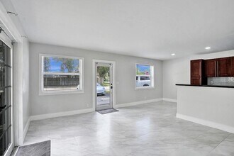 802 SW 12th Ct in Fort Lauderdale, FL - Building Photo - Building Photo