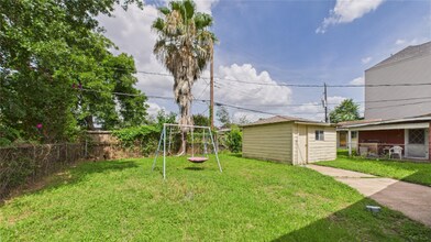 2318 Reinerman St in Houston, TX - Building Photo - Building Photo