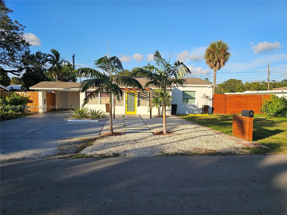 1241 SW 29th St-Unit -1 in Fort Lauderdale, FL - Building Photo