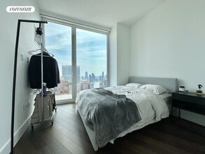 222 E 44th St in New York, NY - Building Photo - Building Photo