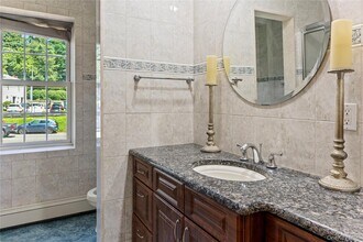 72 Cedar Swamp Rd in Glen Cove, NY - Building Photo - Building Photo
