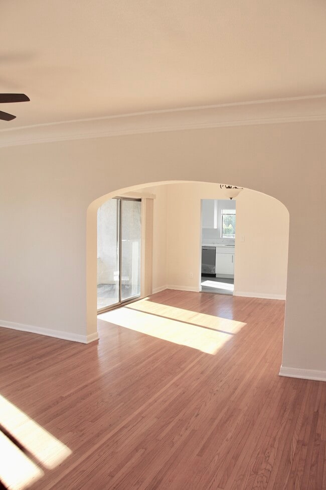 1239 S Hudson Ave, Unit 1239