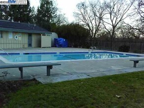 2113 Arroyo Ct in Pleasanton, CA - Building Photo - Building Photo