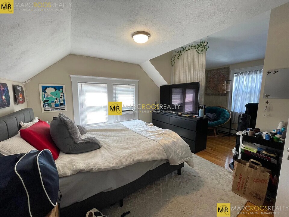 12 Berwick Rd in Medford, MA - Foto de edificio