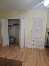 16 Locke St, Unit Cute Cottagey Studio in Saco, ME - Foto de edificio - Building Photo