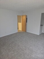 5146 Red Cloud Ct in Oxford, OH - Building Photo