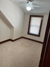 108 W Poplar St in Bloomfield, IA - Foto de edificio - Building Photo