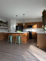 1725 SW 346th Pl in Federal Way, WA - Building Photo