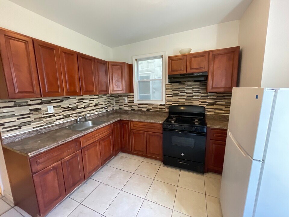 117 Wilkinson Ave, Unit 1 in Jersey City, NJ - Building Photo