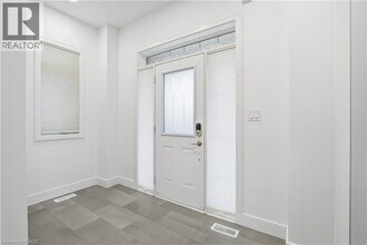 87 McKnight Ave in Hamilton, ON - Building Photo - Building Photo