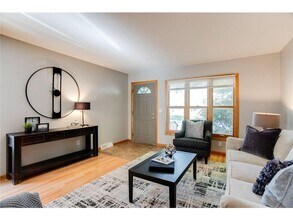 821 Weeks Ave SE in Minneapolis, MN - Building Photo - Building Photo