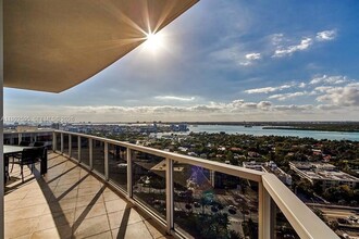 10225 Collins Ave, Unit 1703 in Bal Harbour, FL - Foto de edificio - Building Photo