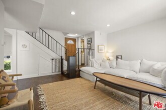 27462 Country Glen Rd in Agoura Hills, CA - Foto de edificio - Building Photo