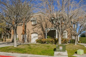 9108 Vista Greens Way in Las Vegas, NV - Building Photo - Building Photo