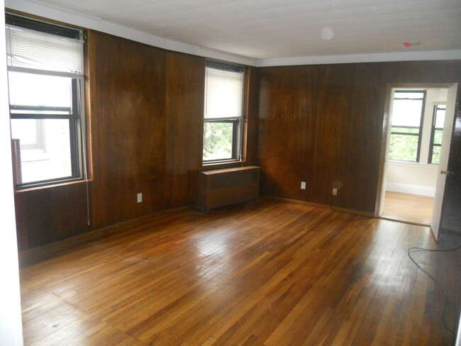 37 Carlton St, Unit 4 in Brookline, MA - Building Photo - Building Photo