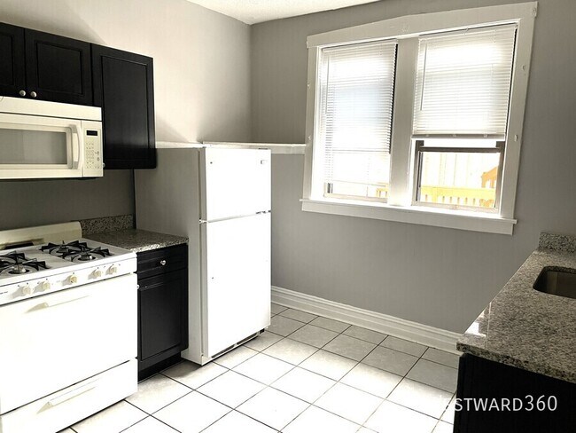 2551 N Avers Ave in Chicago, IL - Building Photo - Building Photo