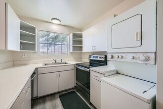 1100 Tam O Shanter in Las Vegas, NV - Building Photo - Building Photo