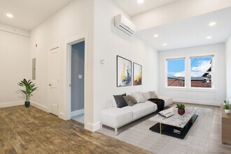 44 Greenwich Ave in Greenwich, CT - Building Photo - Building Photo