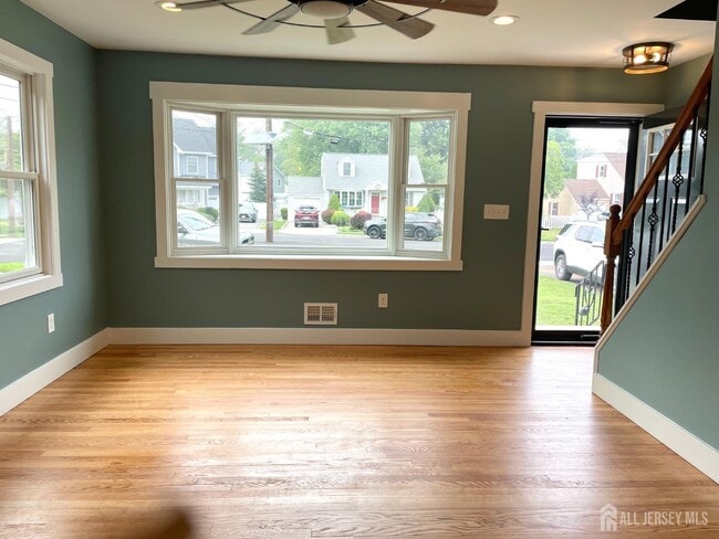 16 Robert Cir in Metuchen, NJ - Building Photo - Building Photo