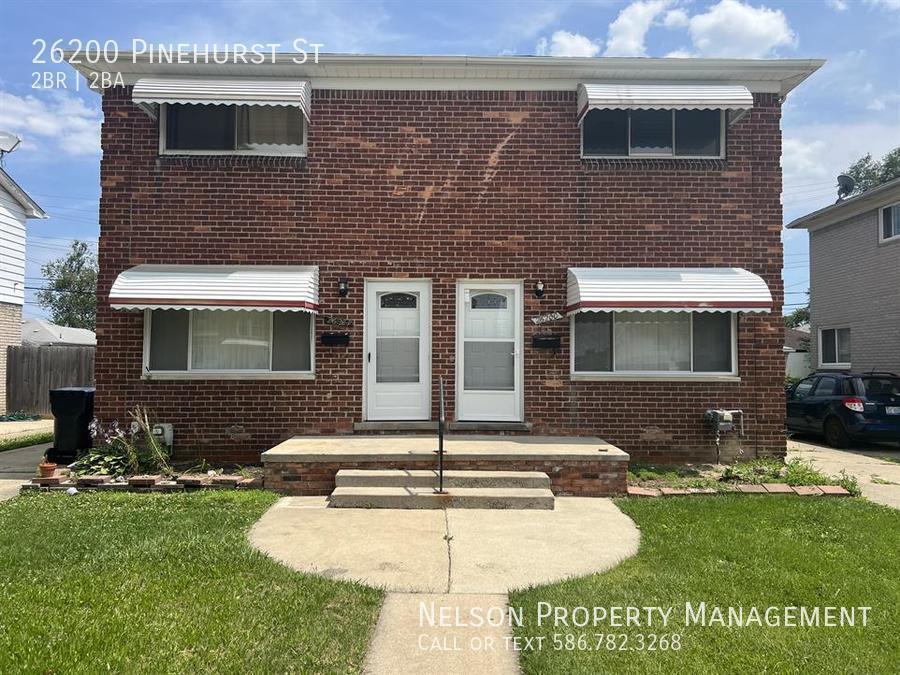 26200 Pinehurst St in Roseville, MI - Building Photo