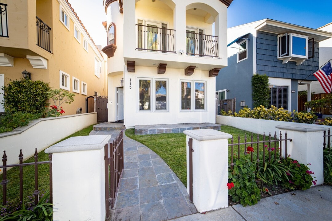 119 Granada Ave in Long Beach, CA - Foto de edificio