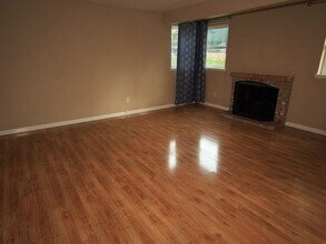 3715 S 182nd St in Seatac, WA - Building Photo - Building Photo