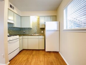2800 Swisher St in Austin, TX - Building Photo - Building Photo