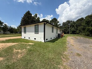 24010 Perkins Rd in Porter, TX - Foto de edificio - Building Photo