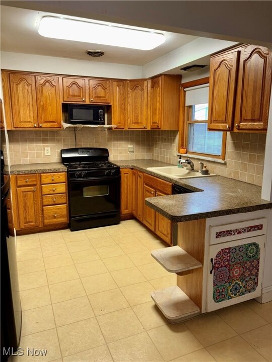 1007 Ford Rd in Highland Heights, OH - Building Photo