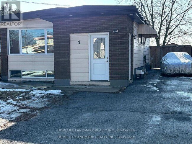 8 Ronaldshay Ave in Hamilton, ON - Building Photo - Building Photo