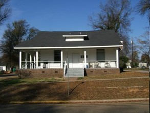 Caleb House in Tuscaloosa, AL - Foto de edificio - Building Photo