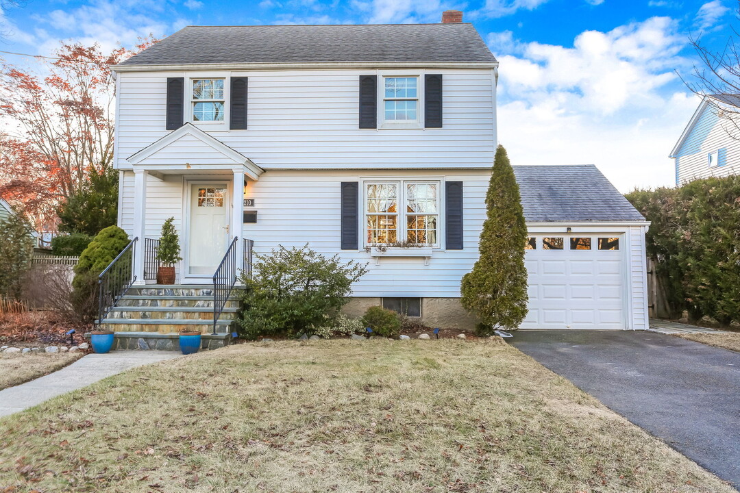 210 Catherine Terrace in Fairfield, CT - Building Photo