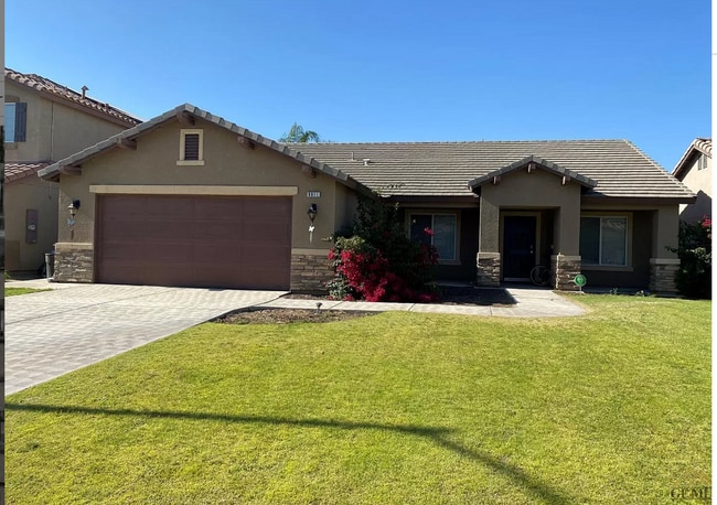 9011 Lincoln Center Ct in Bakersfield, CA - Foto de edificio - Building Photo