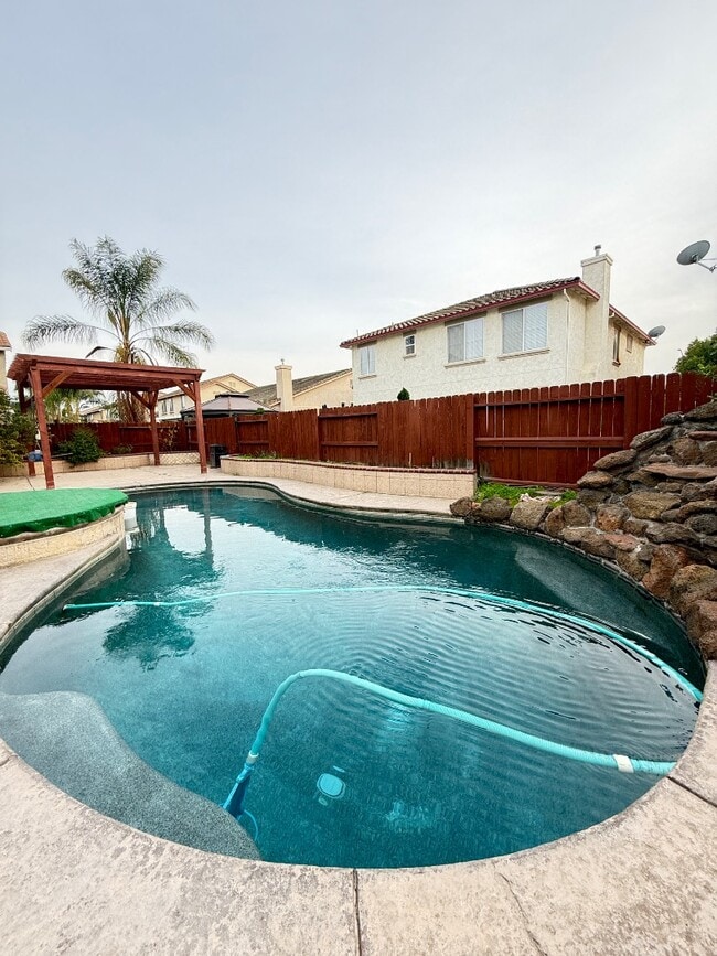 3910 Mira Sol Dr in Ceres, CA - Building Photo - Building Photo